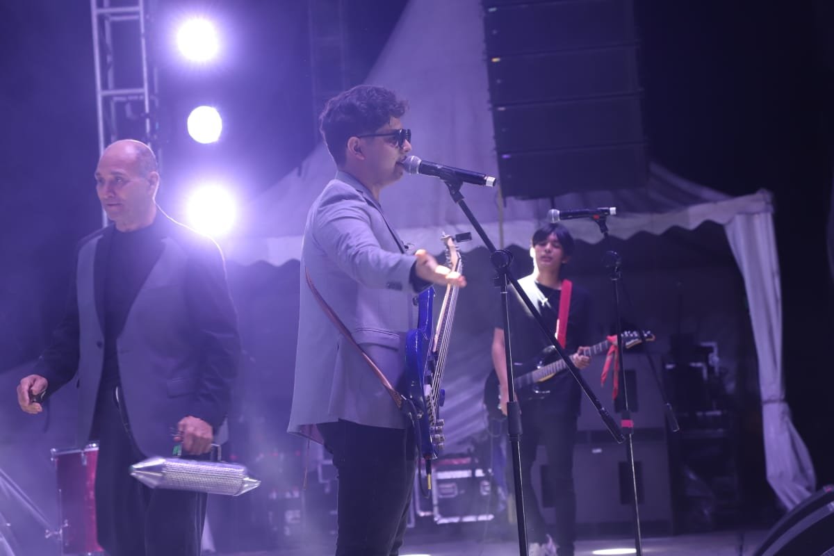 Integrantes de Grupo Los Aby's durante una presentación en vivo